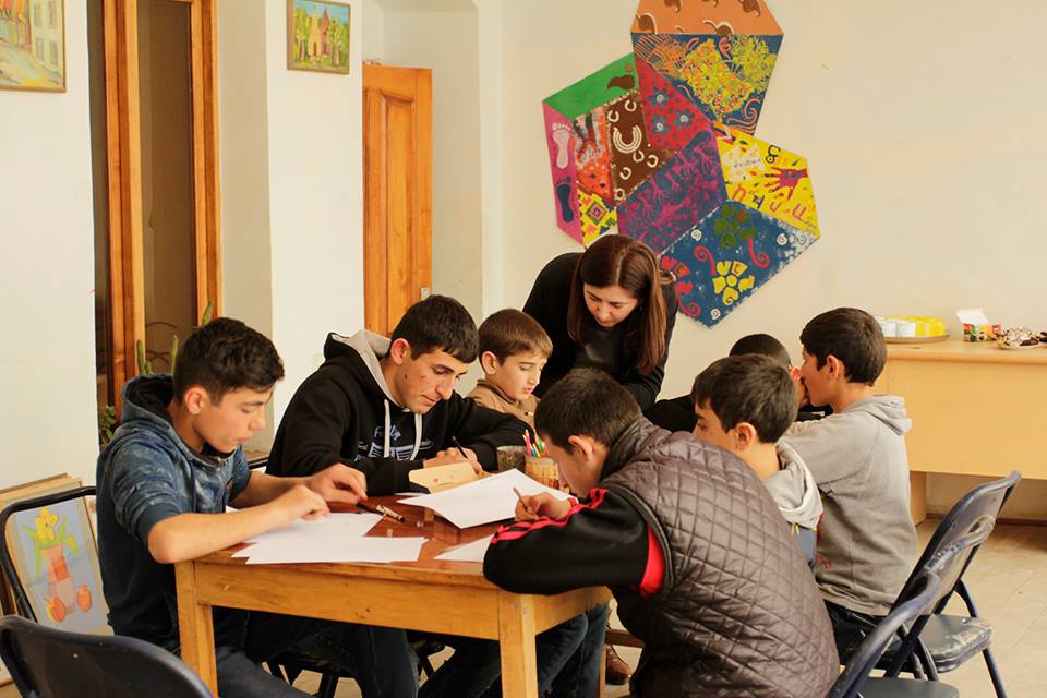 2016 : la caravane des dix mots au club de Stepanakert